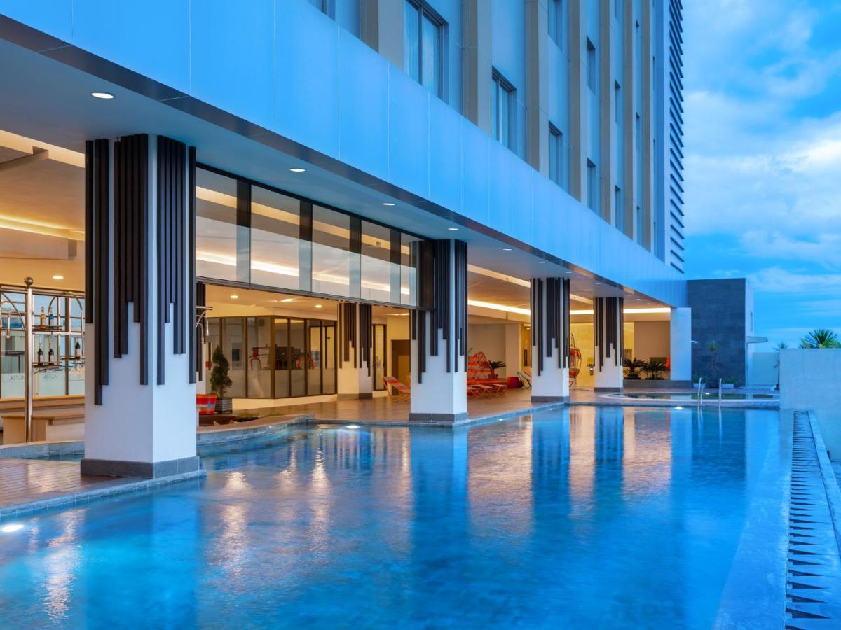 Aston Gresik Hotel & Conference Center Exterior foto