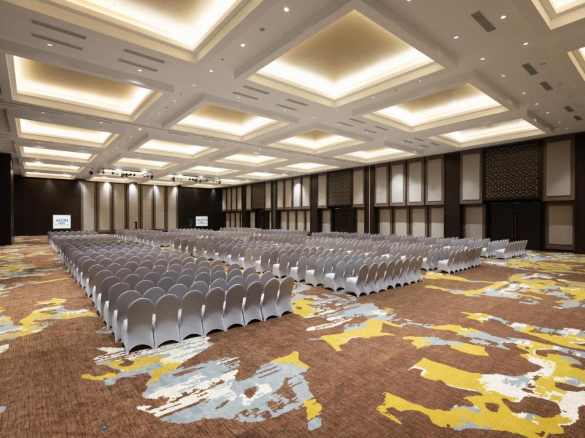 Aston Gresik Hotel & Conference Center Exterior foto