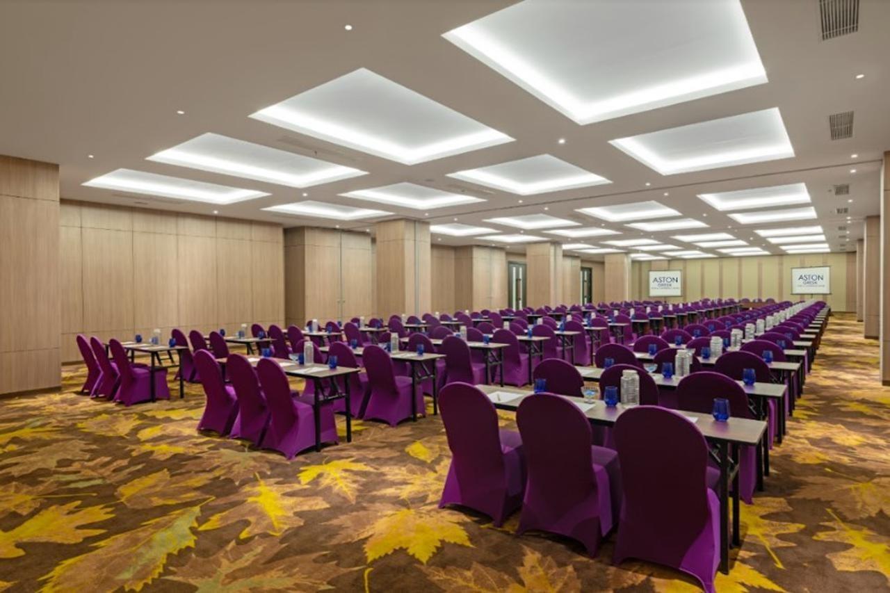 Aston Gresik Hotel & Conference Center Exterior foto
