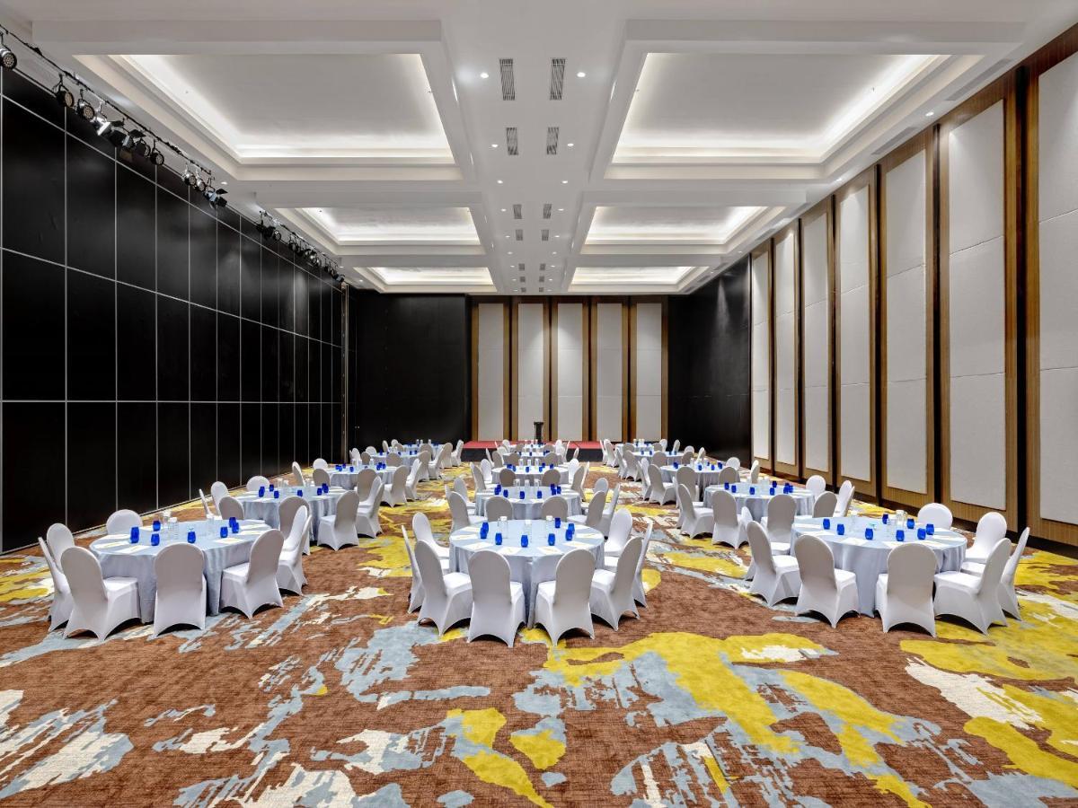 Aston Gresik Hotel & Conference Center Exterior foto